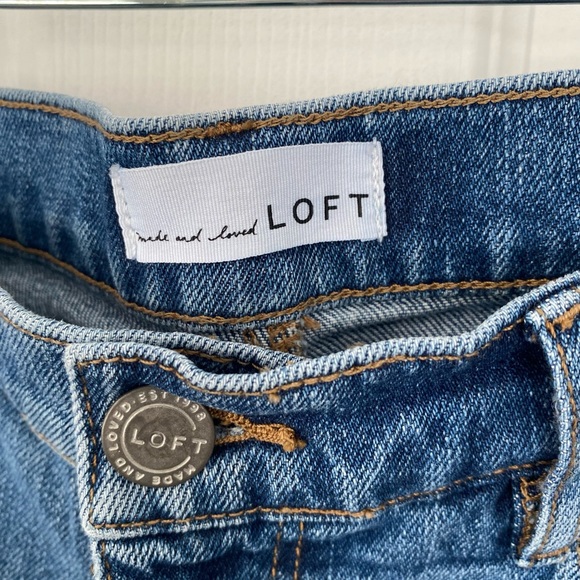 Loft women’s jean shorts - size 28/6 - Picture 3 of 4